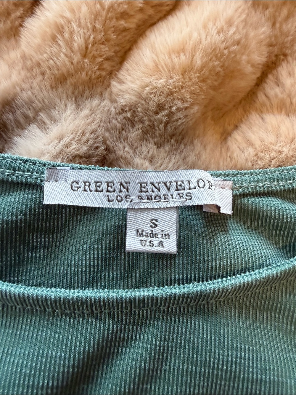 Cute work top - Picture 2 of 2